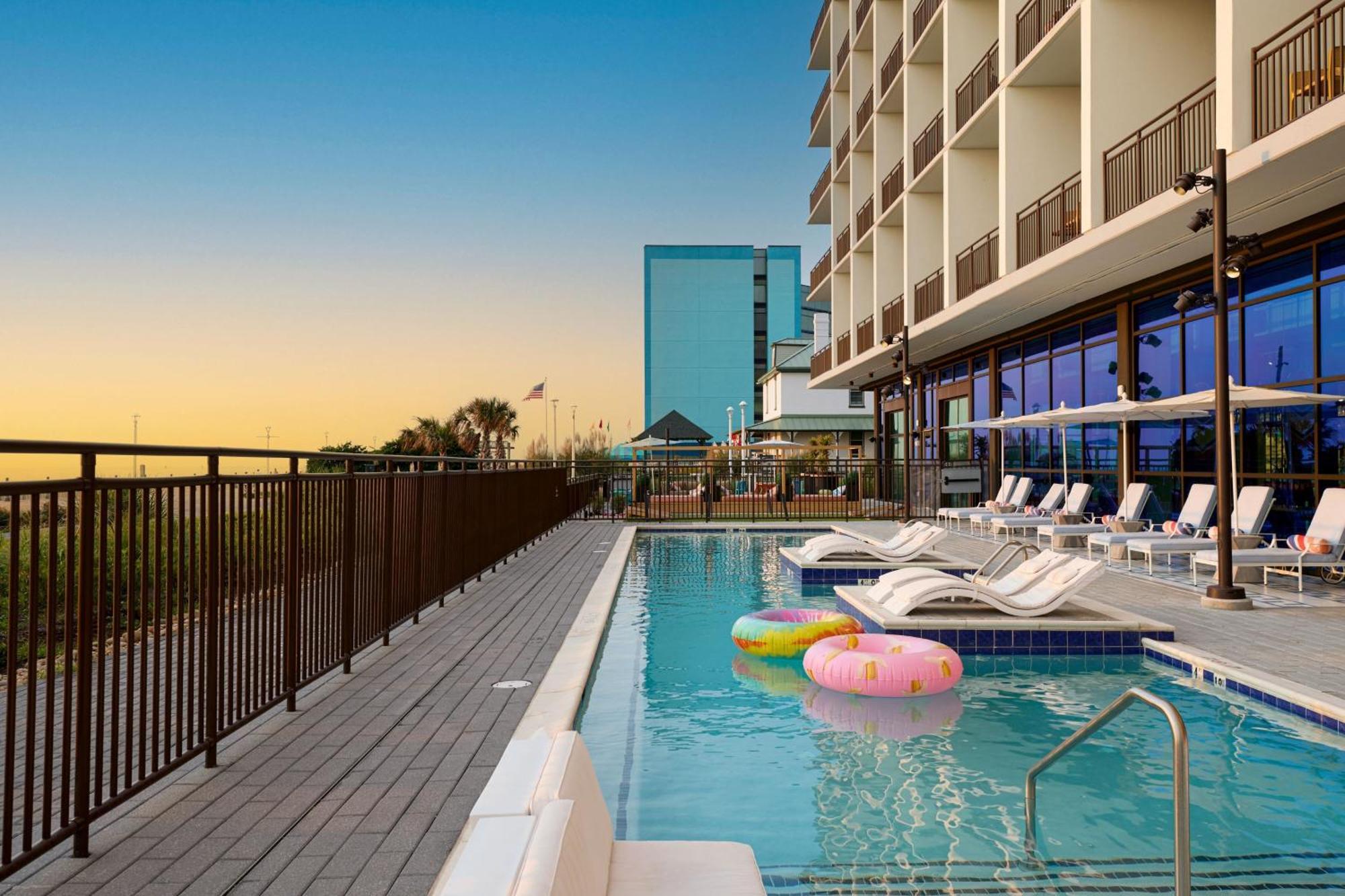 Moxy Virginia Beach Oceanfront Hotel Exterior photo